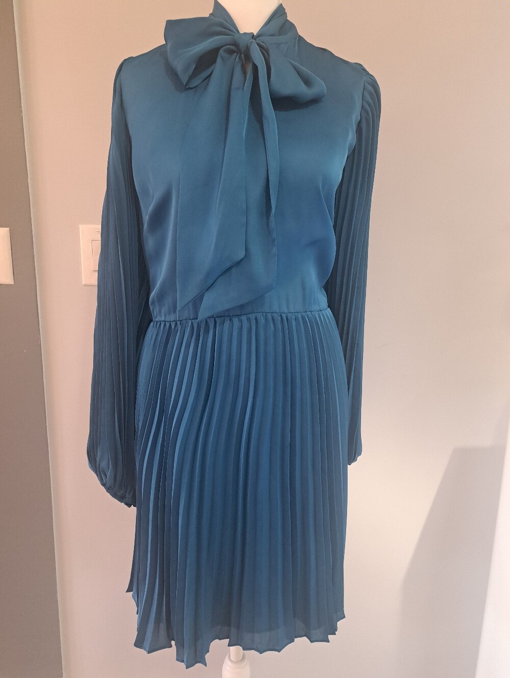 NWT Monique Lhuillier Teal Bow-Front Pleated Long-Sleeve A-Line Dress